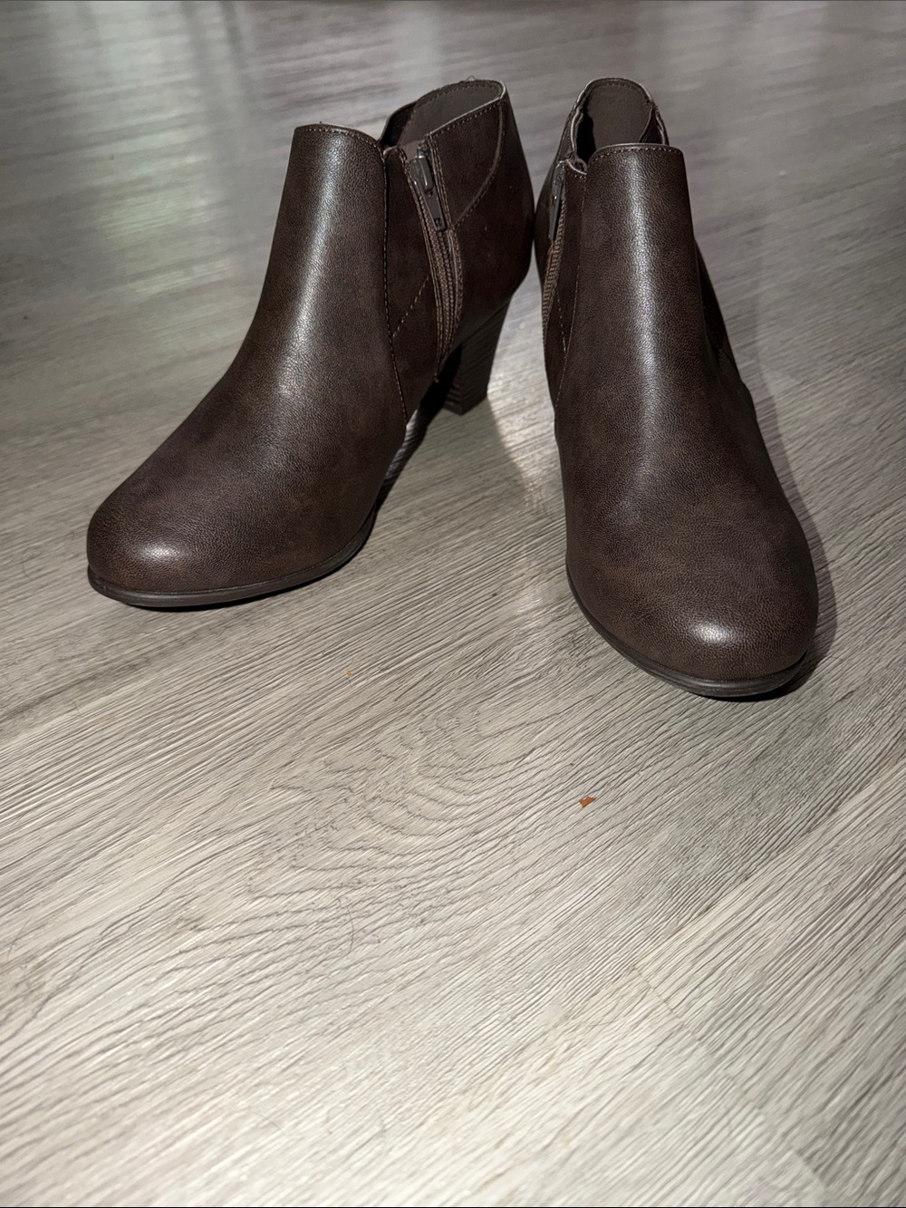 White mt Brown Ankle Booties - Classic Side-Zip Heels Sz 10W EUC worn once